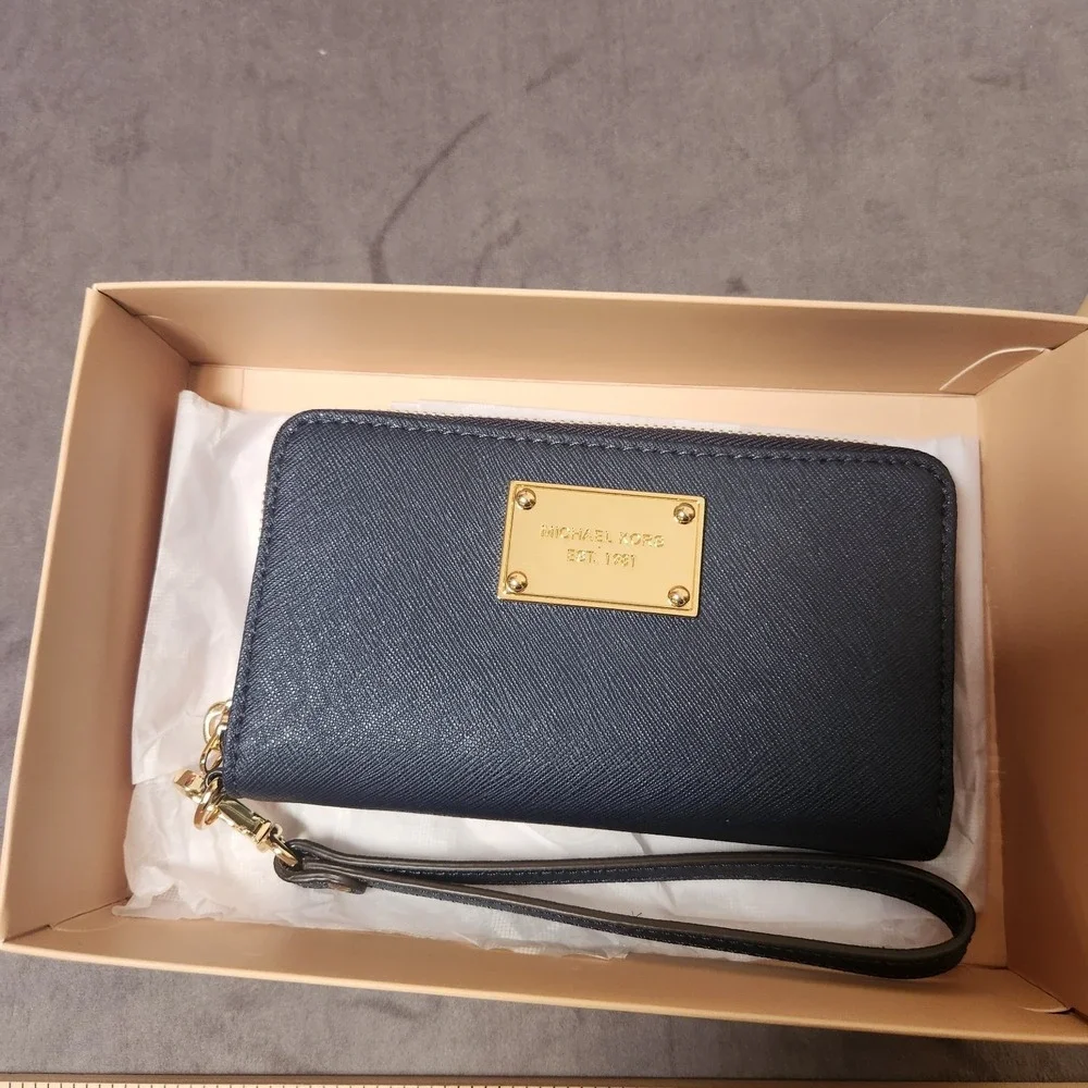 Michael Kors Jet Set Travel Navy Zip Around Wristlet Wallet Phone Case NIB